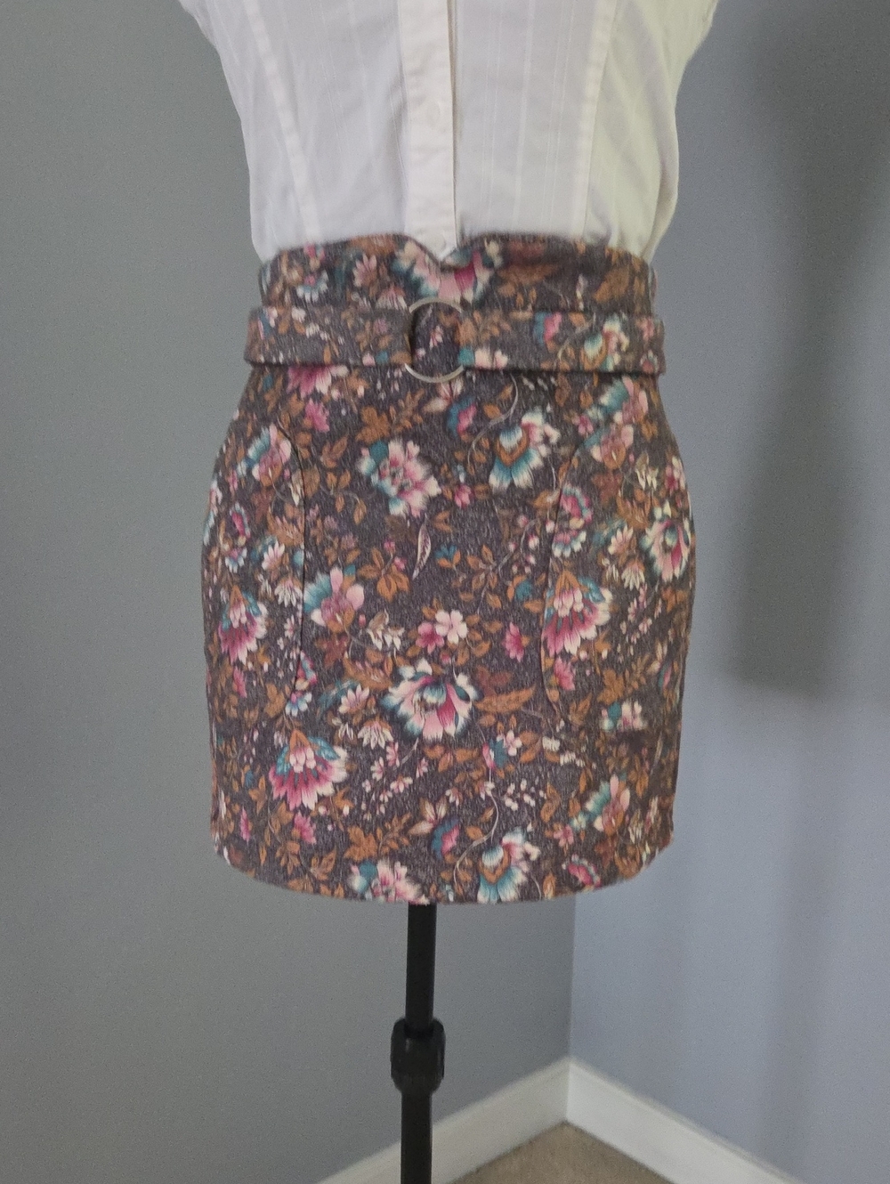 Floral Belted Mini Skirt in Multi-Color